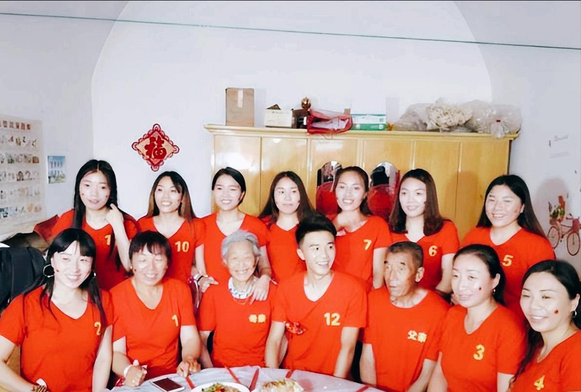 ☆太神奇了！山西，夫妻连生11胎，竟然全都是女儿，夫妻俩不信邪，于是在妻子47岁