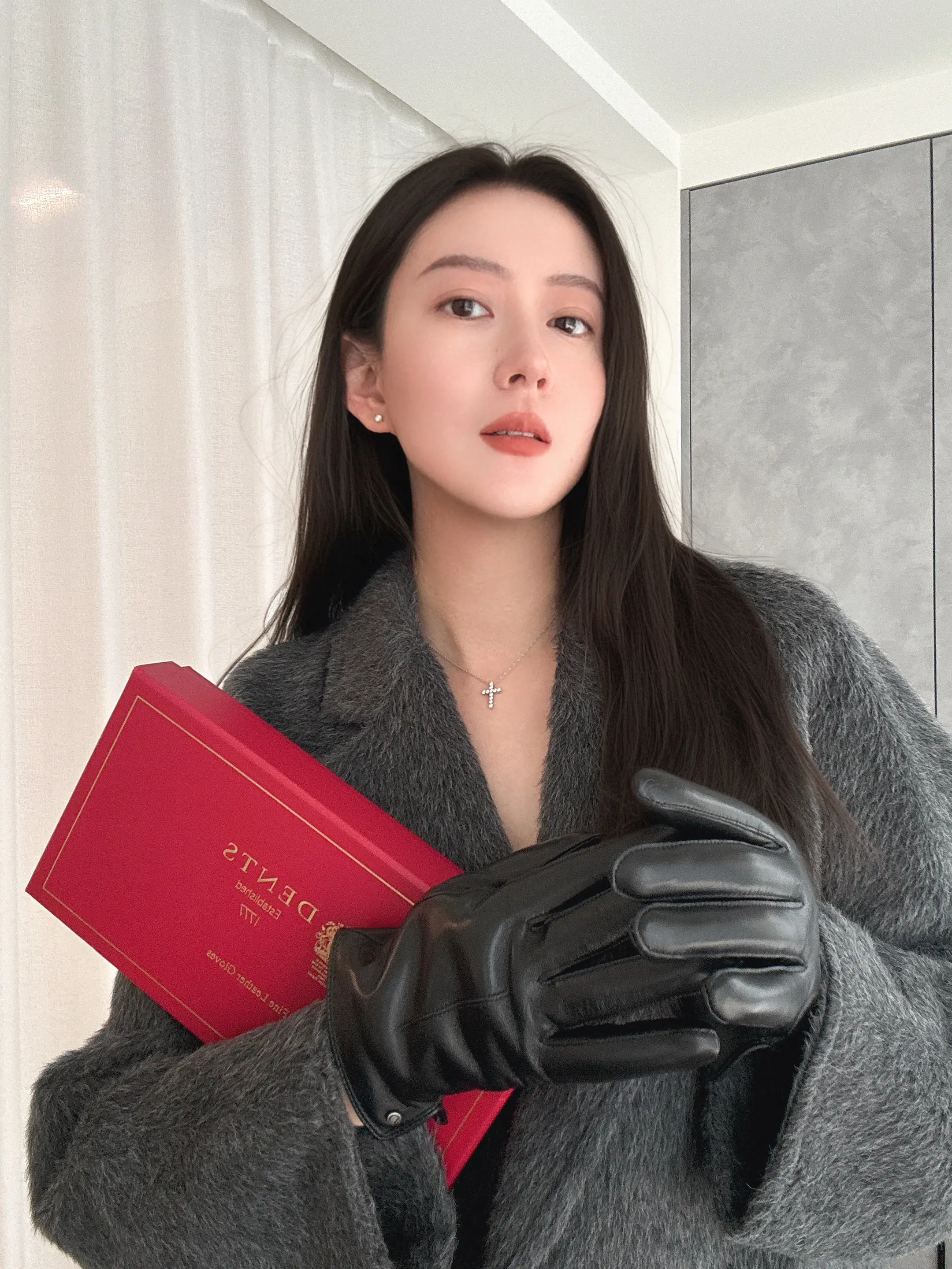 这都是本宫自己写的 我完全而绝对地主持着我 奇怪角度自拍