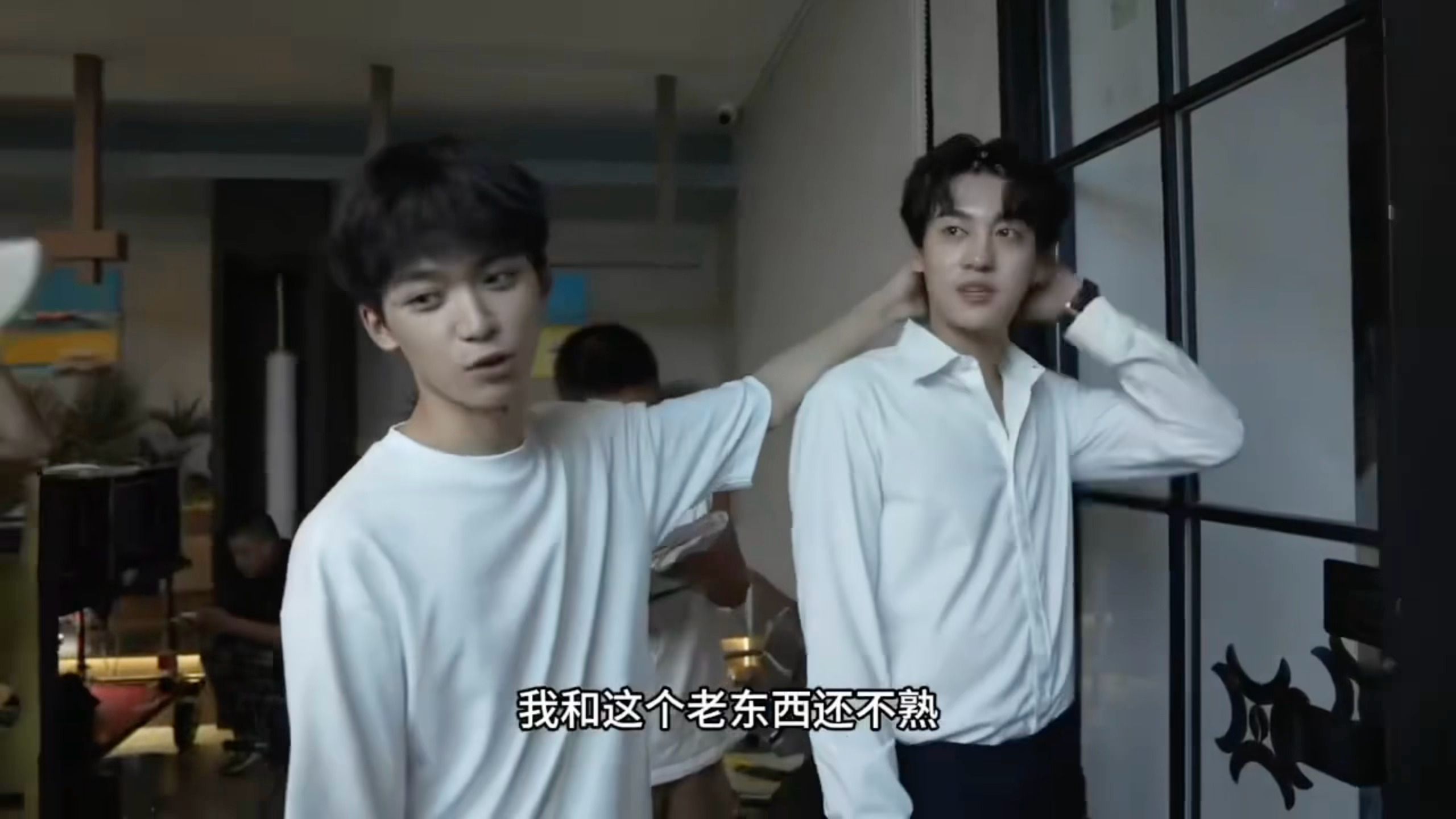 一边胡噜毛，一边“老东西”目前不完全统计，郑朋对田雷的称呼有：池子、池哥、田栩宁