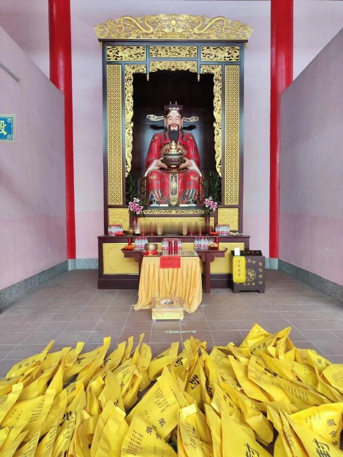 敬财神与神灵建立了善缘，又培养了自身善念福基，让机缘、福缘转生财富。 