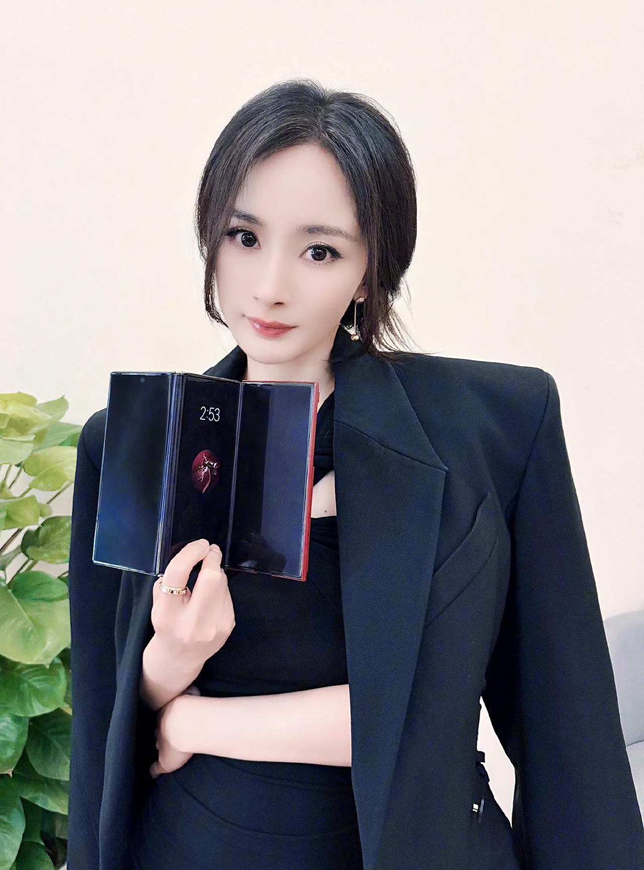 @杨幂 最新～仙女下凡啦[比心][呲牙]