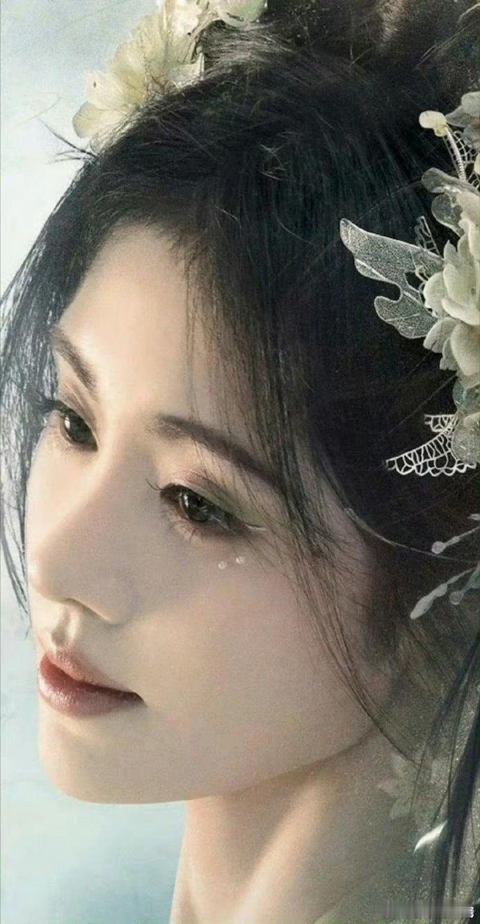 鞠婧祎、陈都灵、曾舜晞和田嘉瑞合作的《画皮》暂定 11 月中下旬开机。这几位凑在