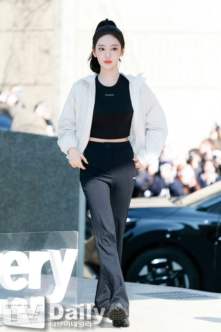 宁艺卓运动紧身衣宁艺卓身材线条 运动宁宁！紧身衣宁宁！感受！ 