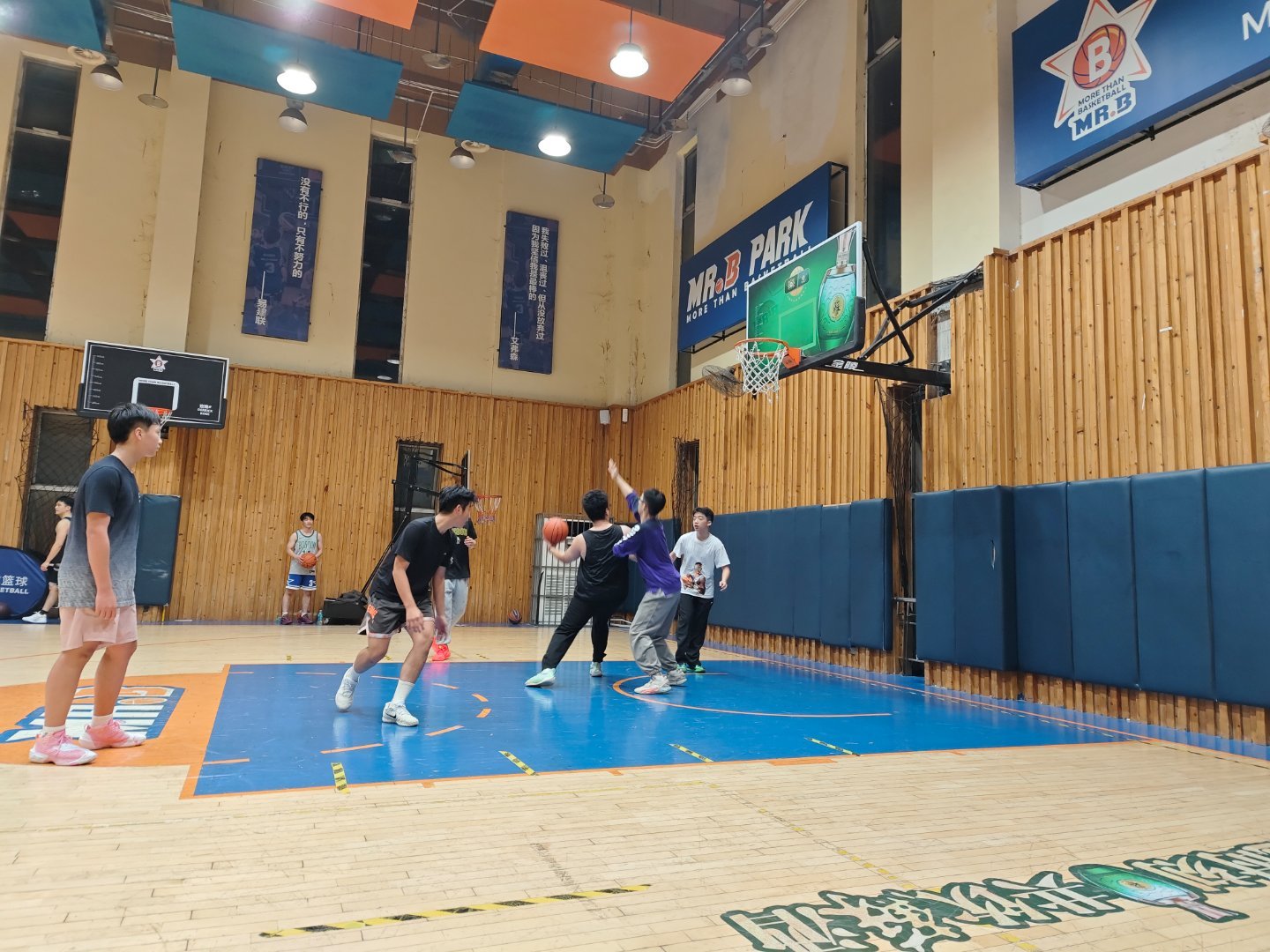 野球场来个詹姆斯，怎么打？ 