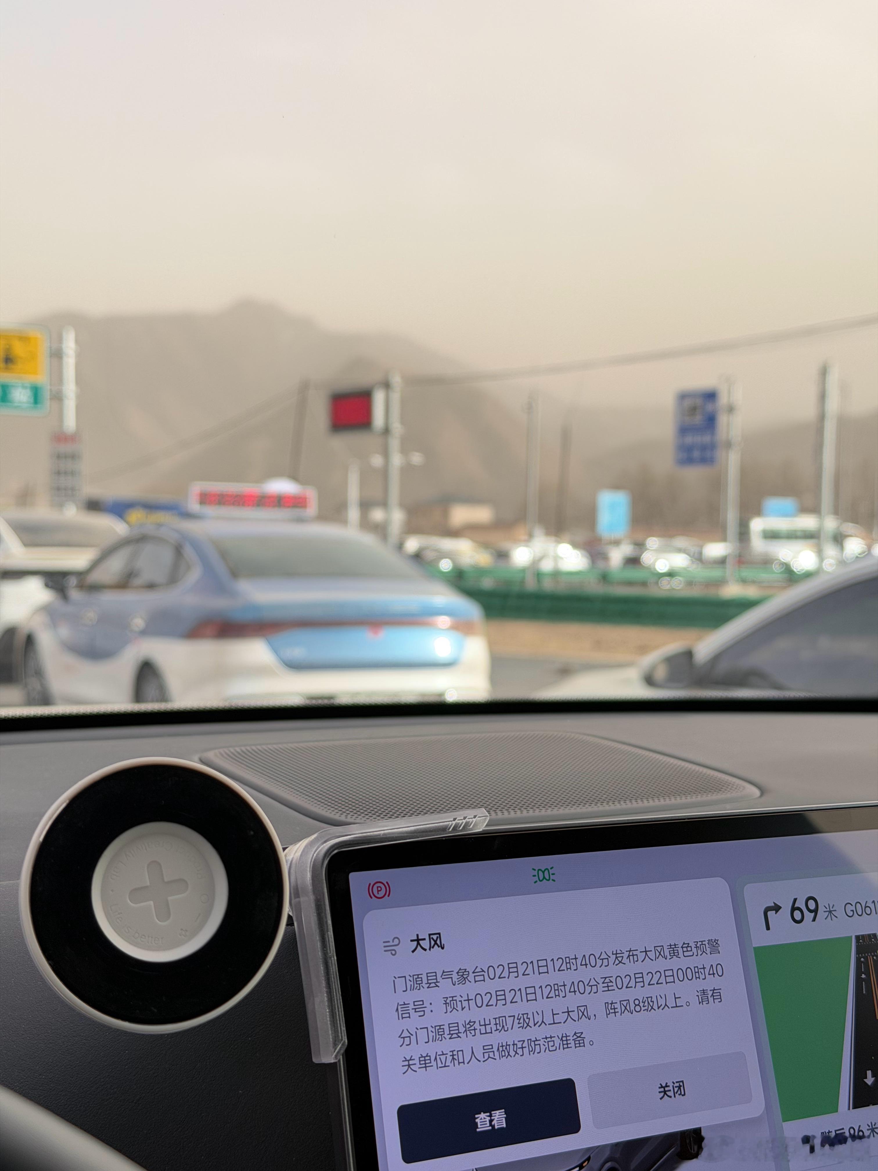 关闭了好几个高速路口，结果还是堵在路口前 海北·门源