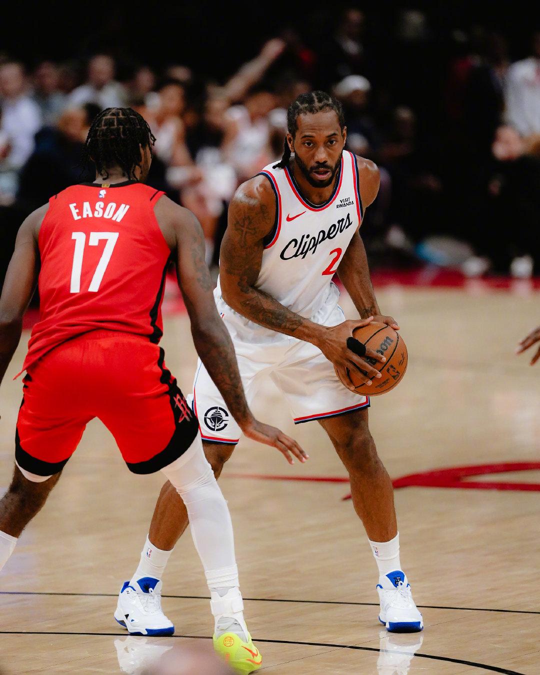 不知道泰伦卢怎么想的，第四节还剩好几分钟，也只是落后十来分，还是有机会追上的，居