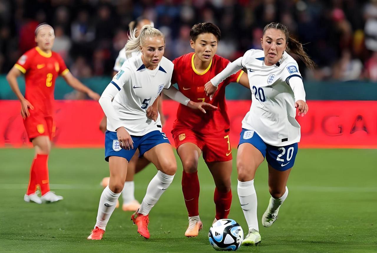 中国女足2-3苏格兰遭遇两连败
北京时间12月3日，中国女足在国际友谊赛中2-3