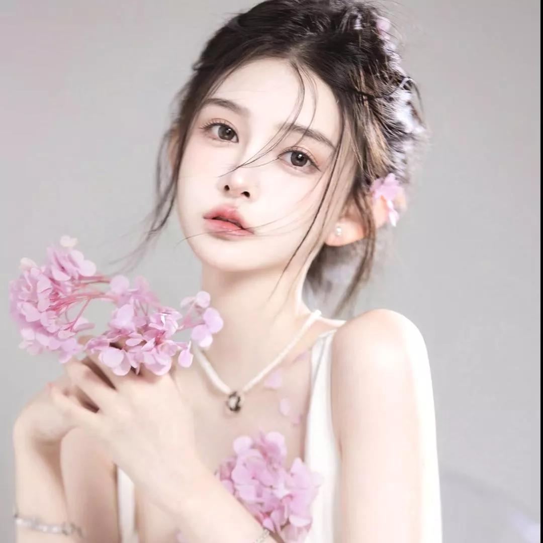 温柔少女，樱花相伴，梦幻瞬间温柔美少女 温柔少女 温柔花漾少女 樱花氛围感照片 