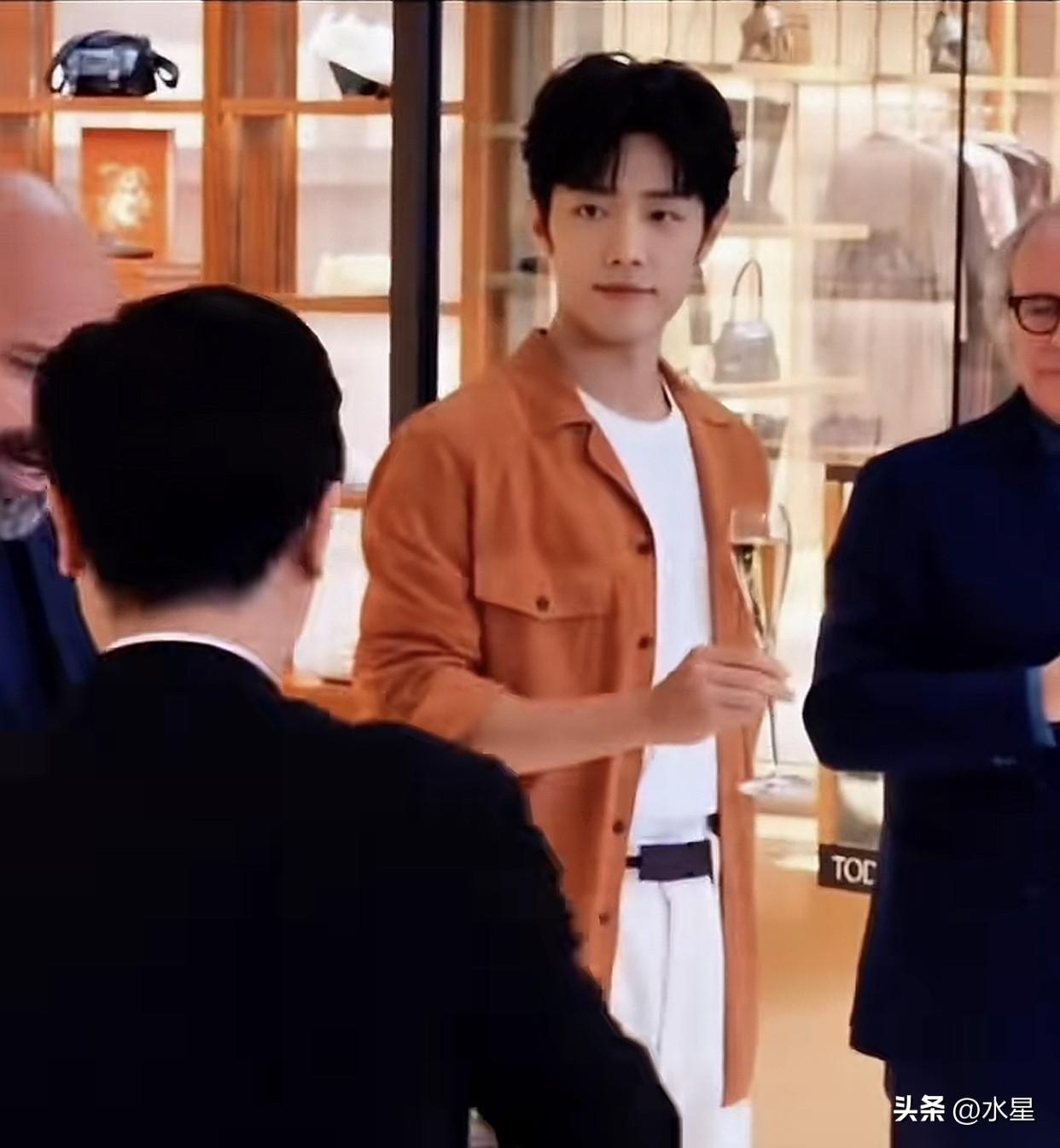 今天晚上打开抖音
几乎全是肖战的线下活动报道
八百年都刷不到的人
这会儿都是他[