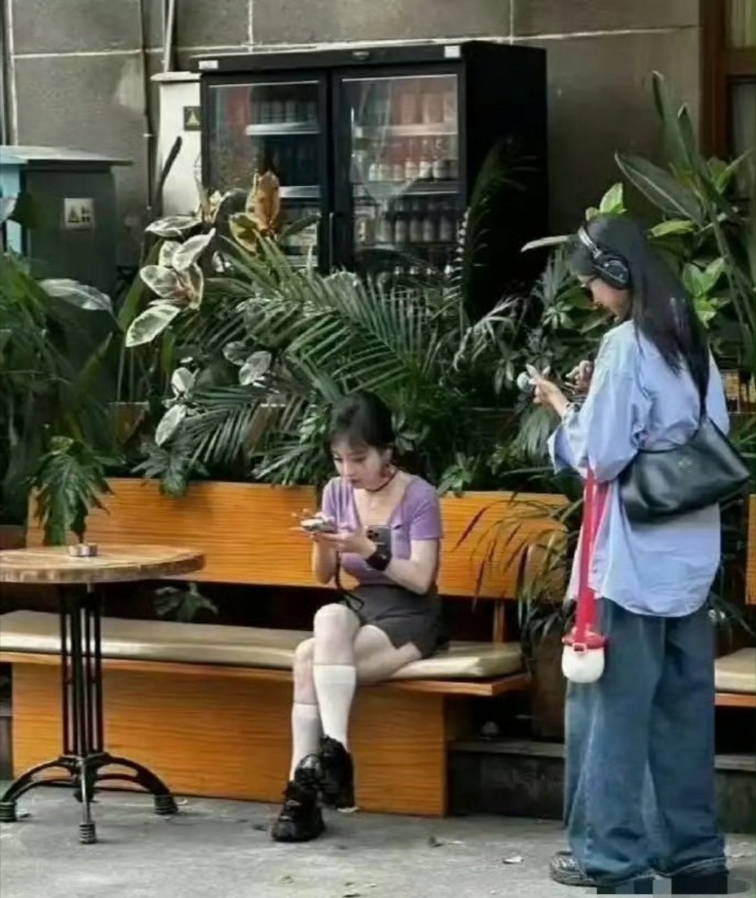 这是冯提莫吗 比例真的有点虐 
