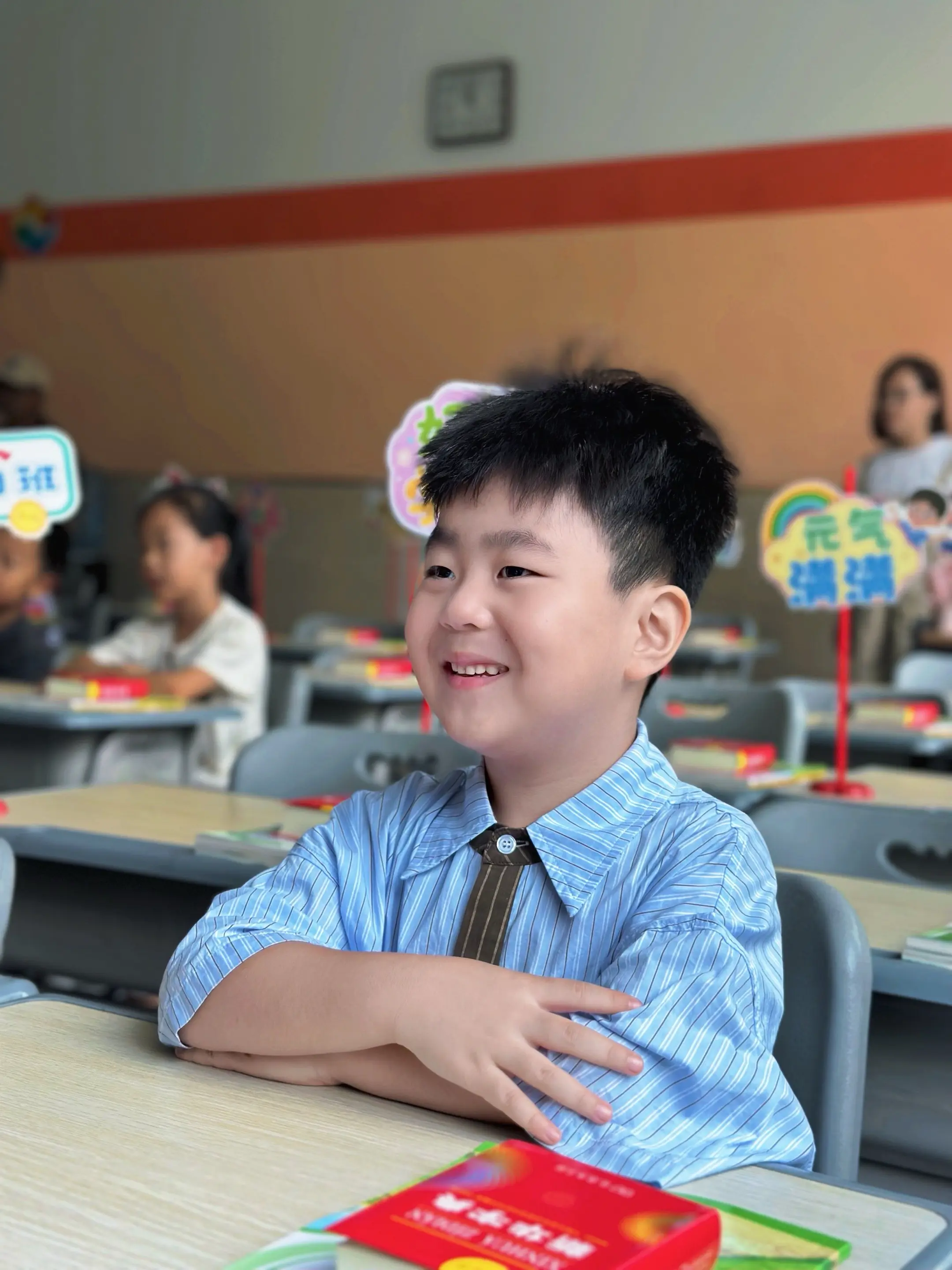 开学就是一场巨大的戒断反应。突然就很难过，很焦虑，也很紧张，怕你在陌生...