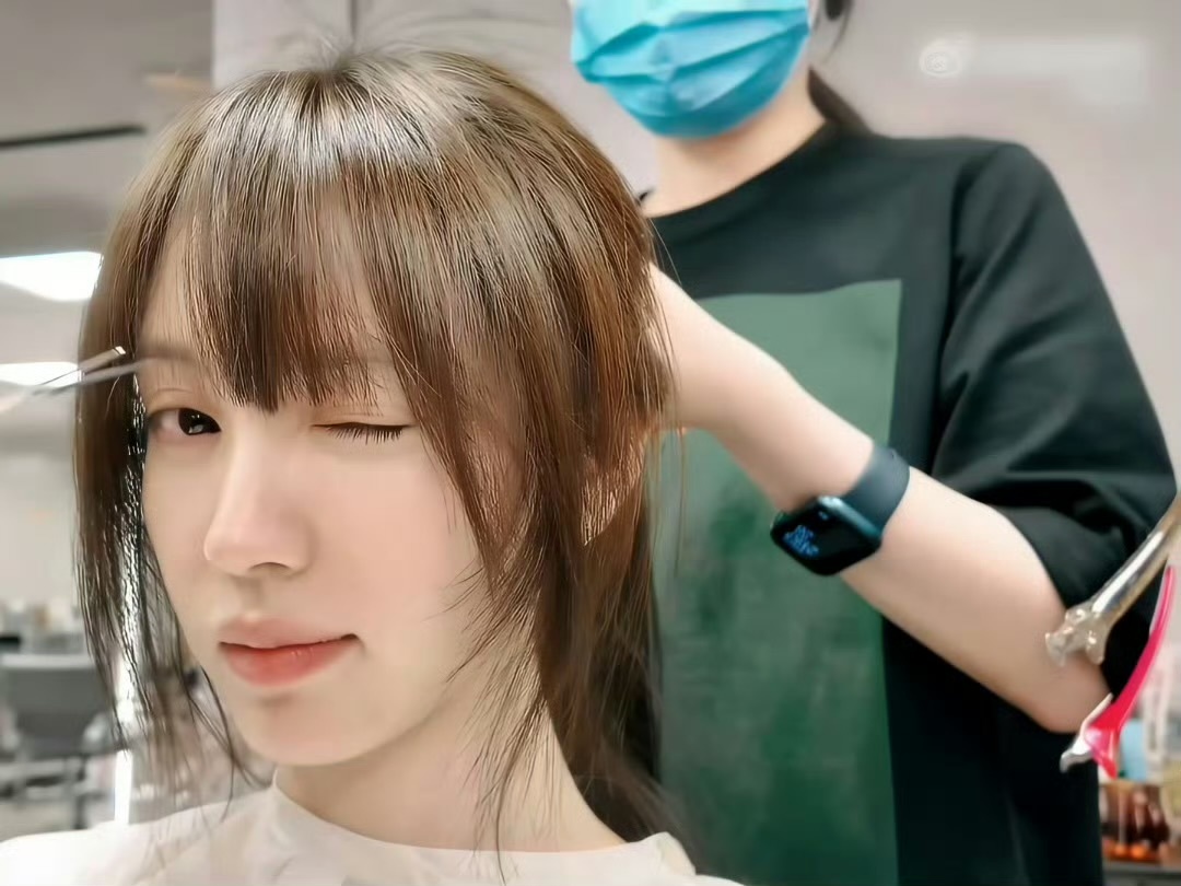 田曦薇素颜染发妈呀 这个田曦薇简直不要太貌美！ 