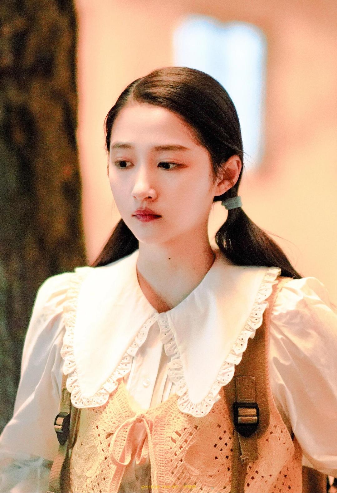 关晓彤好好搞事业关晓彤小巷人家和耀眼都演的很出彩认真对待每一部作品，细节演技拉满