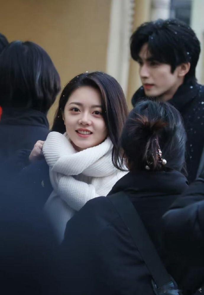 赵今麦能不能也哄哄我 被赵今麦演的聂曦光治愈到了！她哄人的样子像捧着颗糖，麦麦能