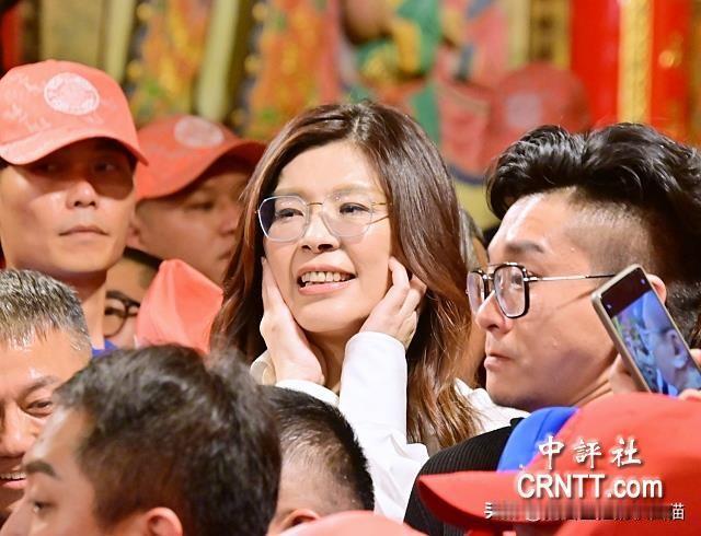 大甲妈祖起驾盛况空前！卢秀燕、郑丽文、韩国瑜一棒接一棒齐心扶轿，60万人虔诚相送