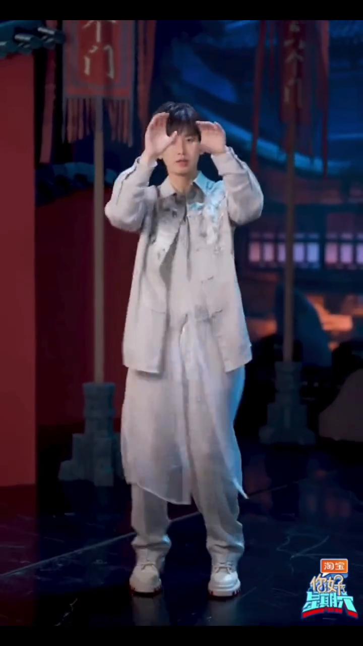 成毅老师跳舞合集一。
你好星期六主题曲：莲花楼破万福利昆卡。
扭秧歌、拉丁舞、零