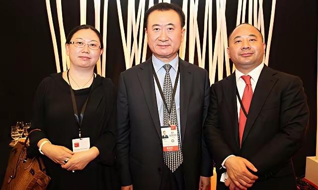 年轻时候的王总是比较有气质的，意气风发