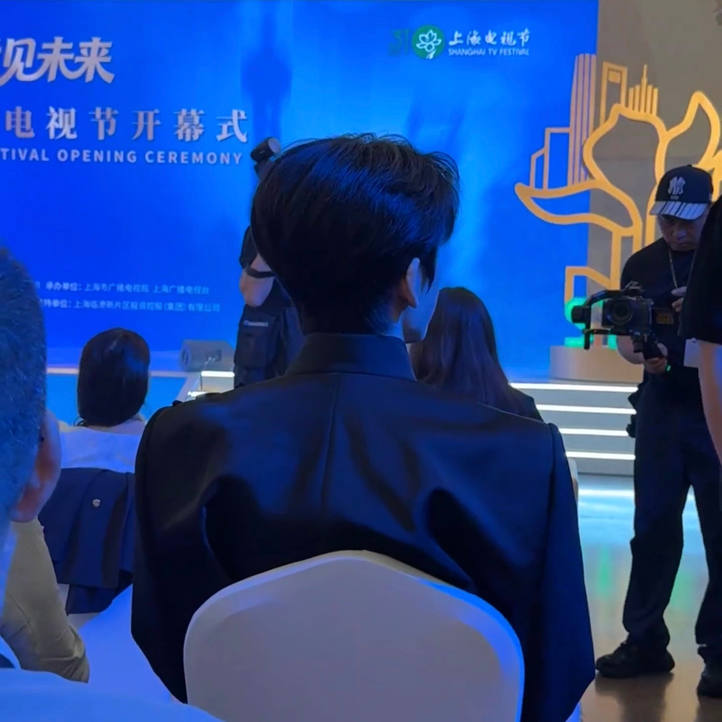 宝宝咪的脑袋好圆圆圆圆圆 
