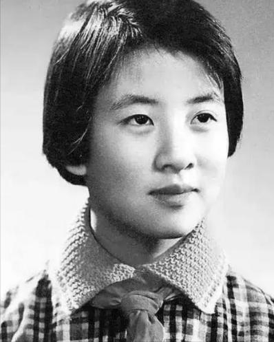 2017年12月，黄帅静静地离开了人世，没有留下只言片语，她把一切都交给了时间，