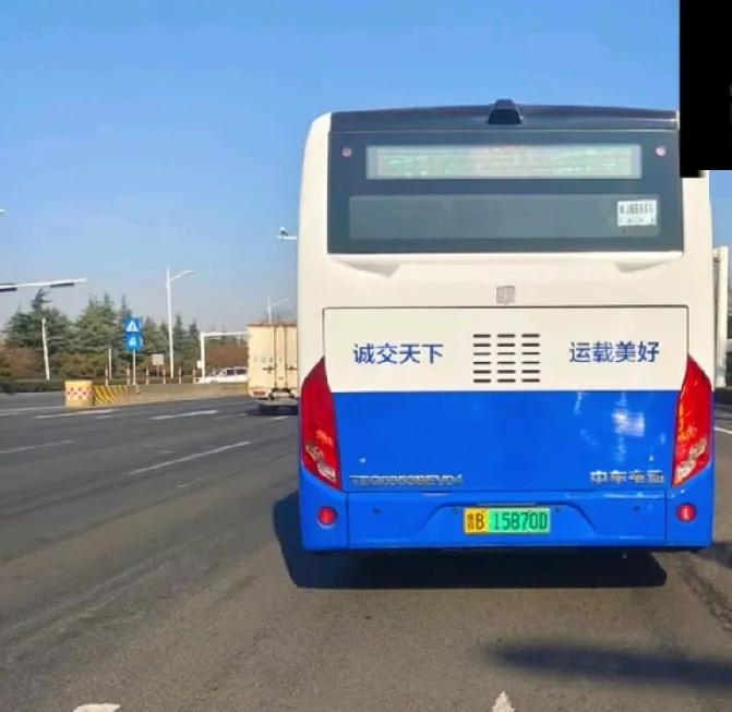 即墨交运集团2105路金口北线公交线路最近上线了几辆刚刚购买的中车纯电动公交车，
