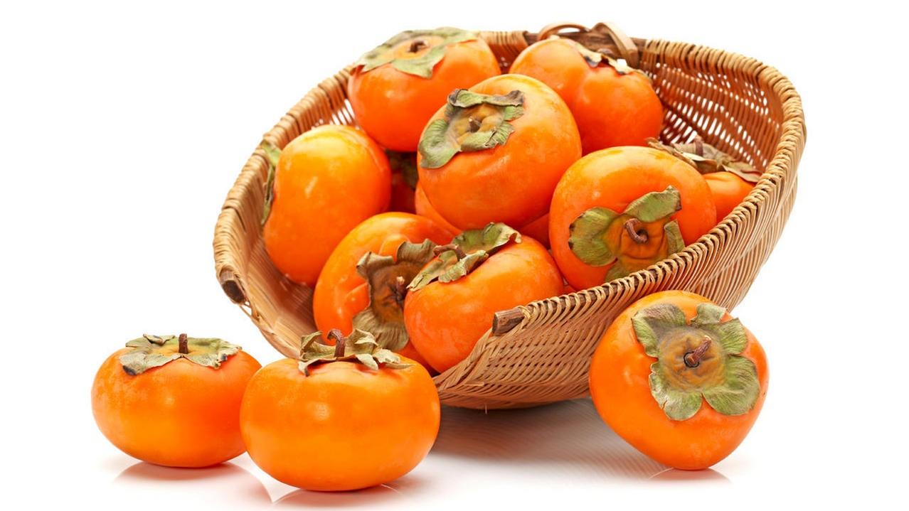 柿子立大功！医生调查发现：柿子对这4种慢性病有好处！可以常吃
 
谁能想到，秋天