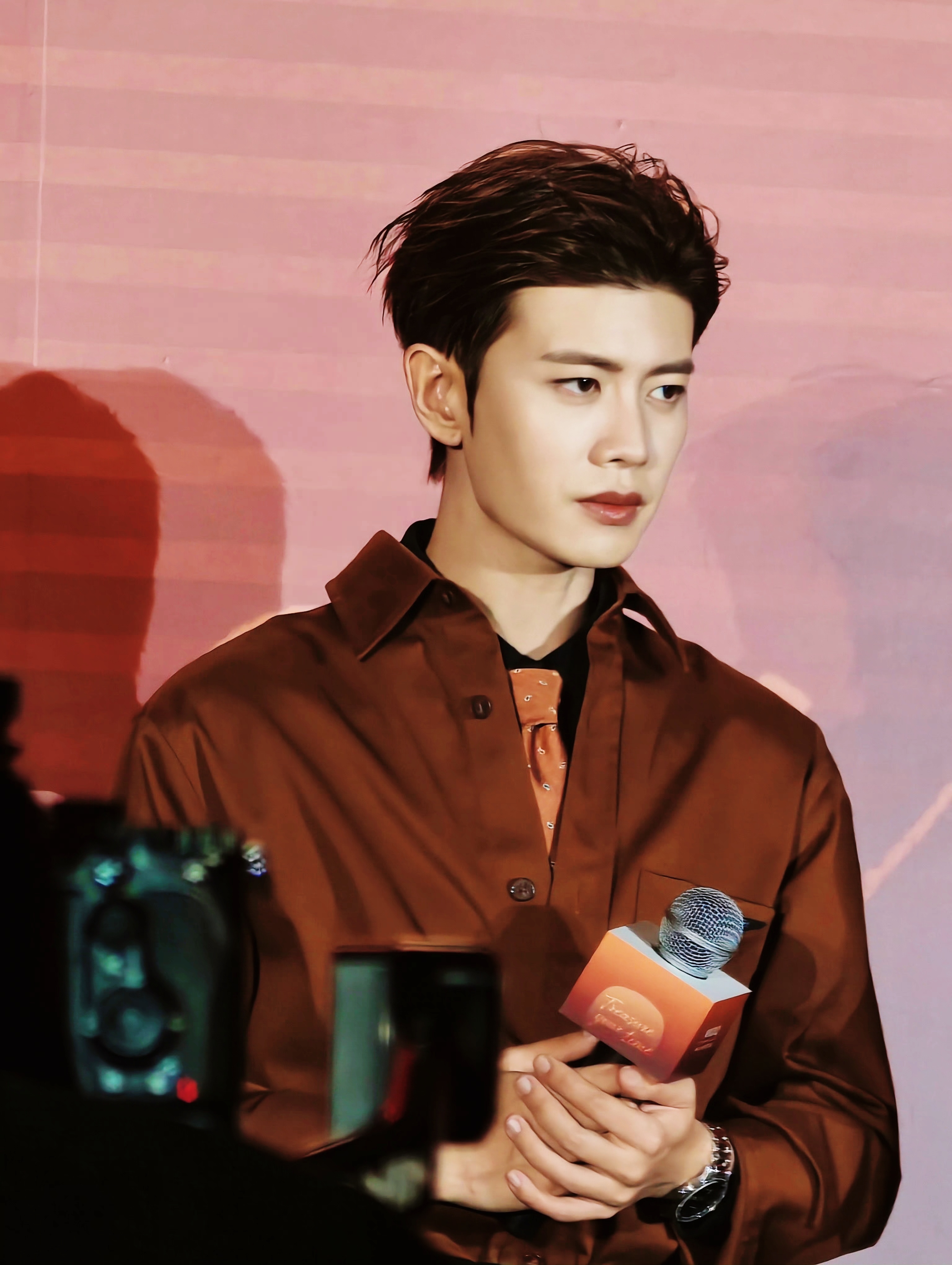 任嘉伦  We  look  adorable而立之年留给自己的纯净之地生活不止