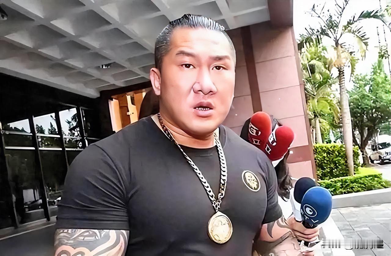 馆长（陈之汉）昨晚直播不点名批评黄智贤，圈内人都知道：说的是她
 
近期黄智贤公