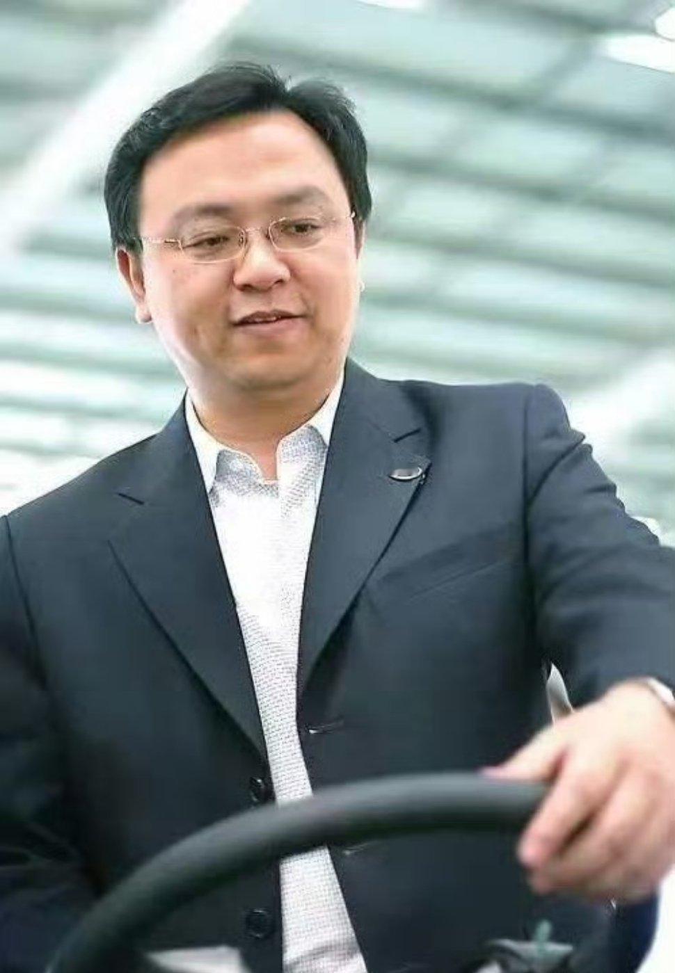 王传福怕是要睡不着了。2025年比亚迪卖了460多万辆车，全球第一，结果净利润只