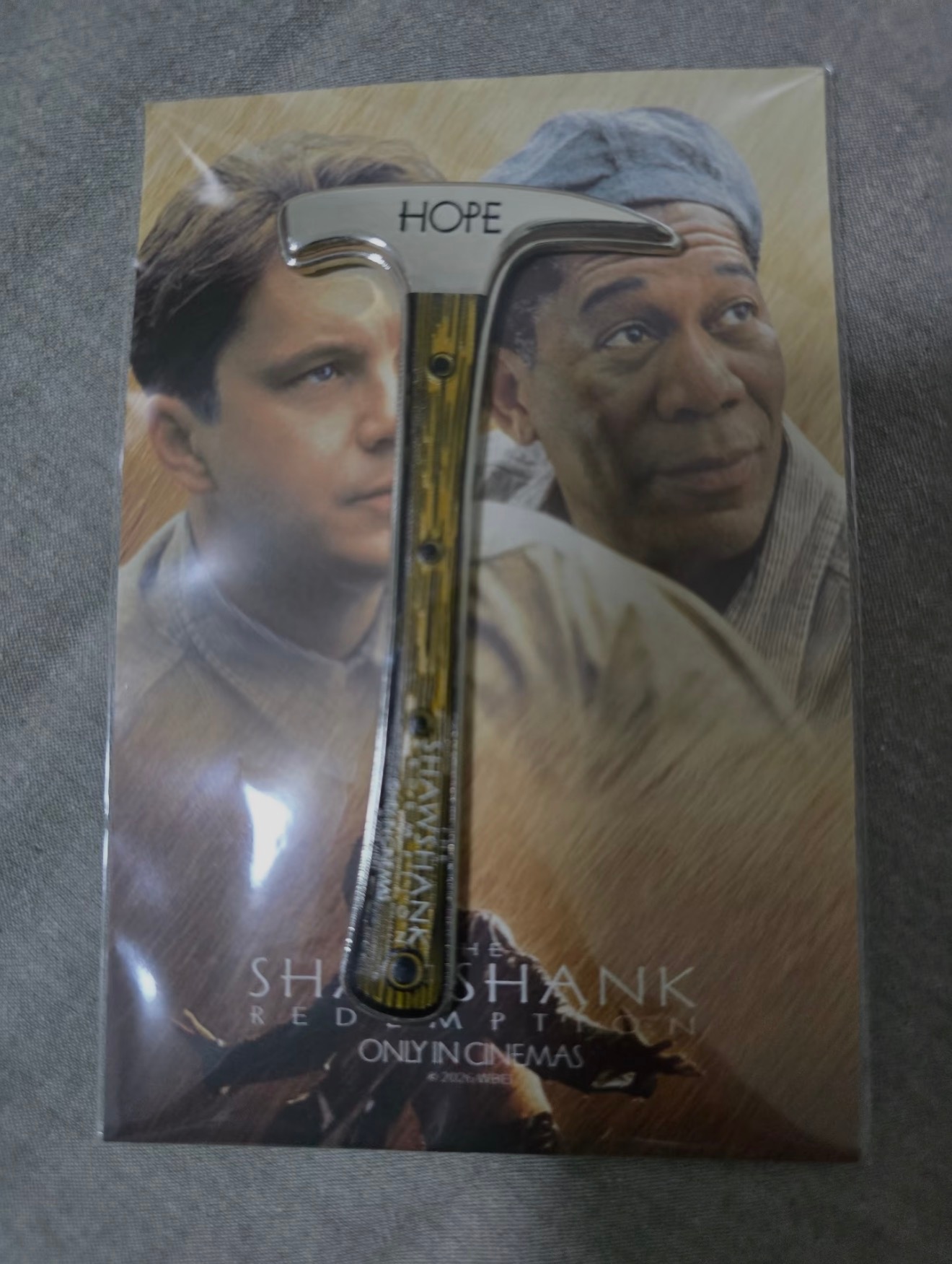 随着《肖申克的救赎》上映，最震撼实用的电影周边还是出现了。 ​​​