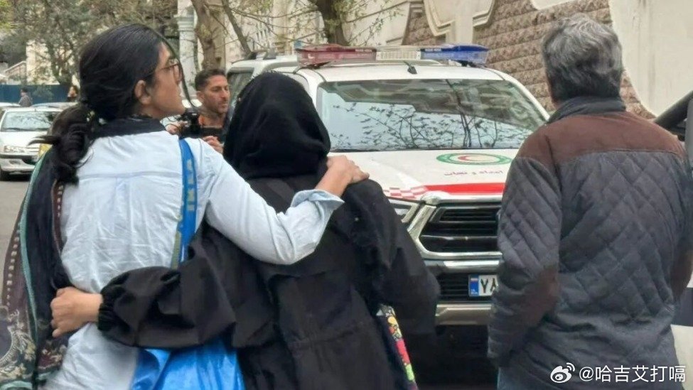 凤凰新闻【凤凰女记者战地日记丨刚从废墟里出来，就听说战争“结束”了，我竟一点也高