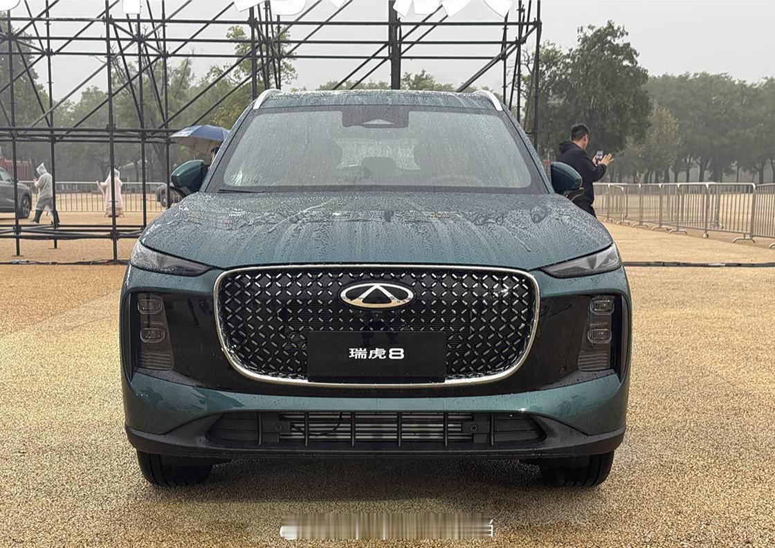 全新奇瑞瑞虎8 亮相，定位为专为家庭用户打造的大五座SUV。有1.6T和2.0T