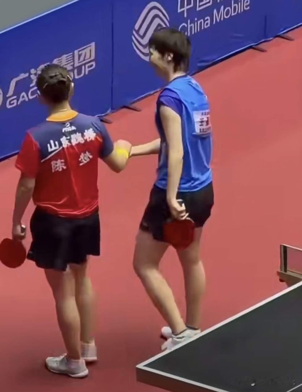 独有一份！
注意到没有，陈梦这次全运会穿的队服是专属的，名字“陈梦”是直接印上去