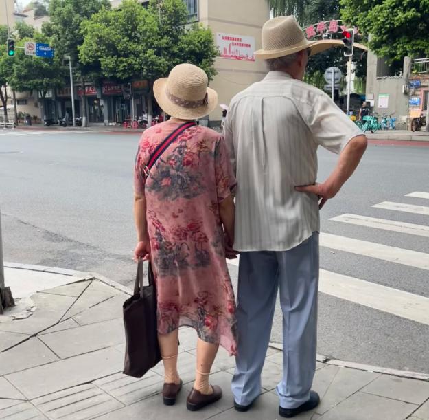 双向奔赴是怎样一种感觉?人到中年才真正懂得，所有长久的关系，本质上都是两个有良心