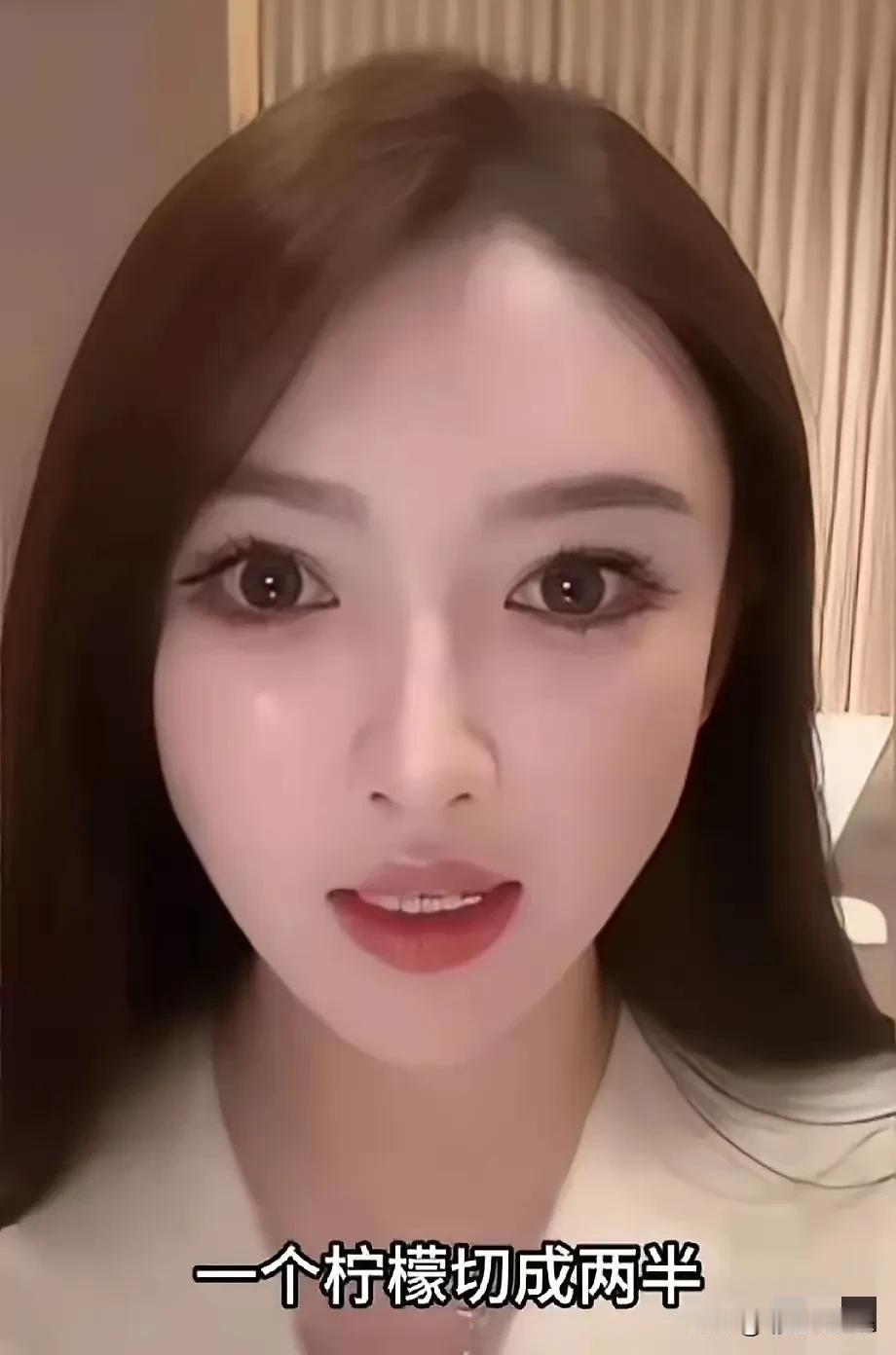 笑死了！叶珂的数学是体育老师教的么，
她说，一个柠檬切开就变成四瓣了。
这是什么