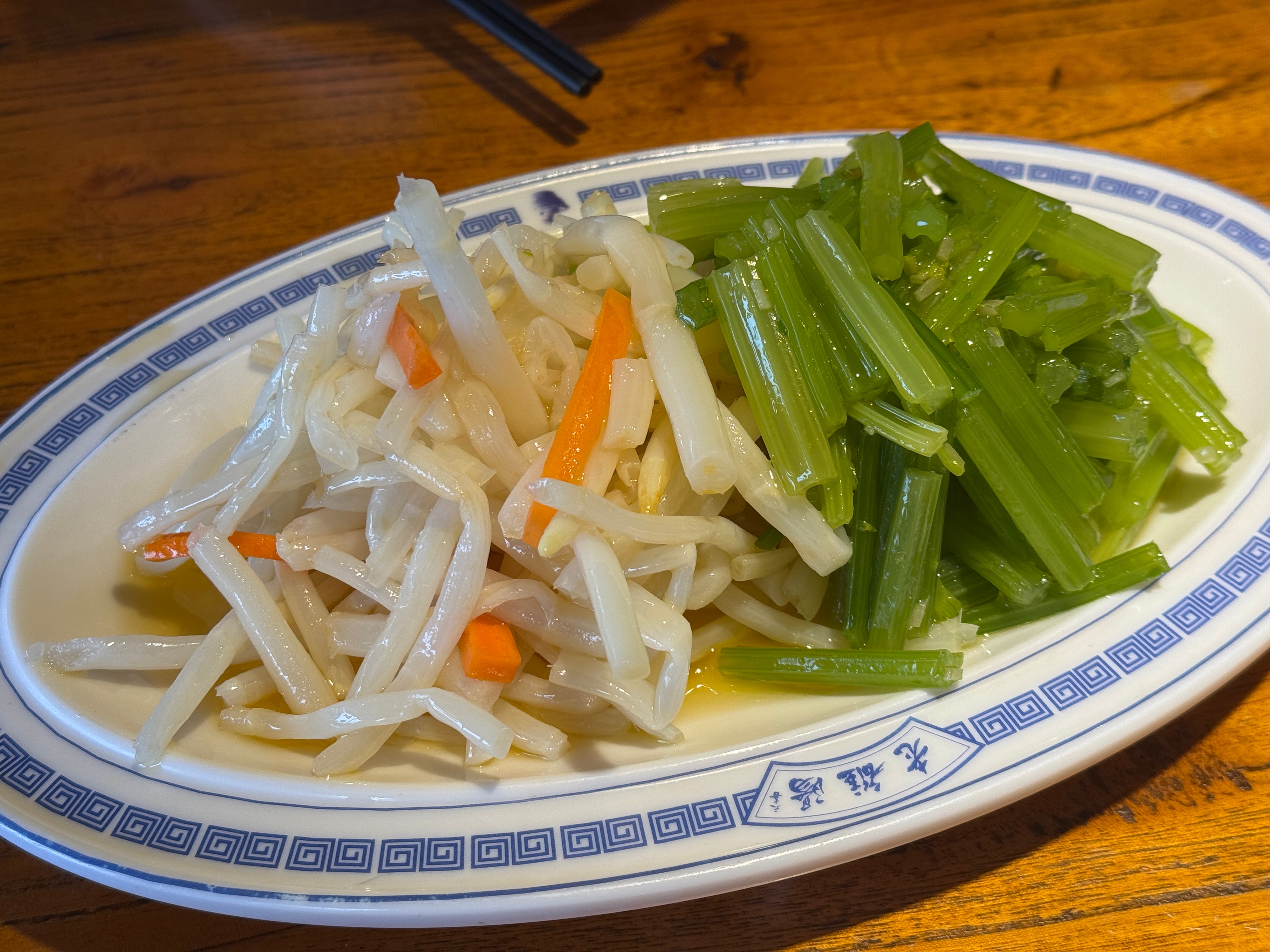 洛阳第一顿 老洛阳面馆人太太太太太多了 面食确实好吃本来还有个炸丸子 太慢了退了