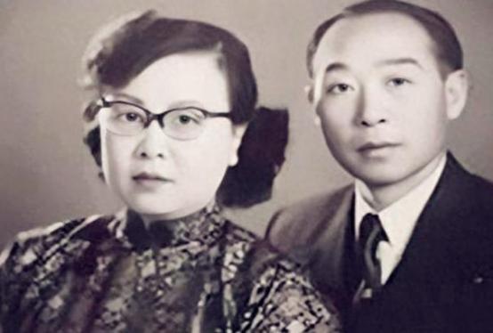1981年，一位曾跟随国民党败退台湾的女叛徒，踏上了阔别已久的故土。
 
她，就