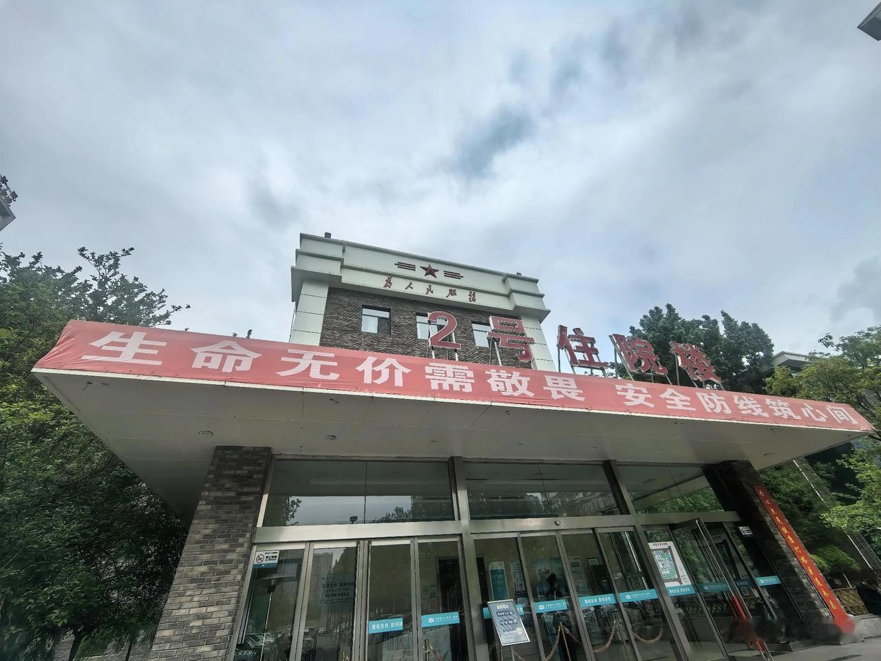 我才23岁，
不抽烟，不喝酒，
不吃外卖，偶尔熬夜，
凭什么让我体检出五个肺结节