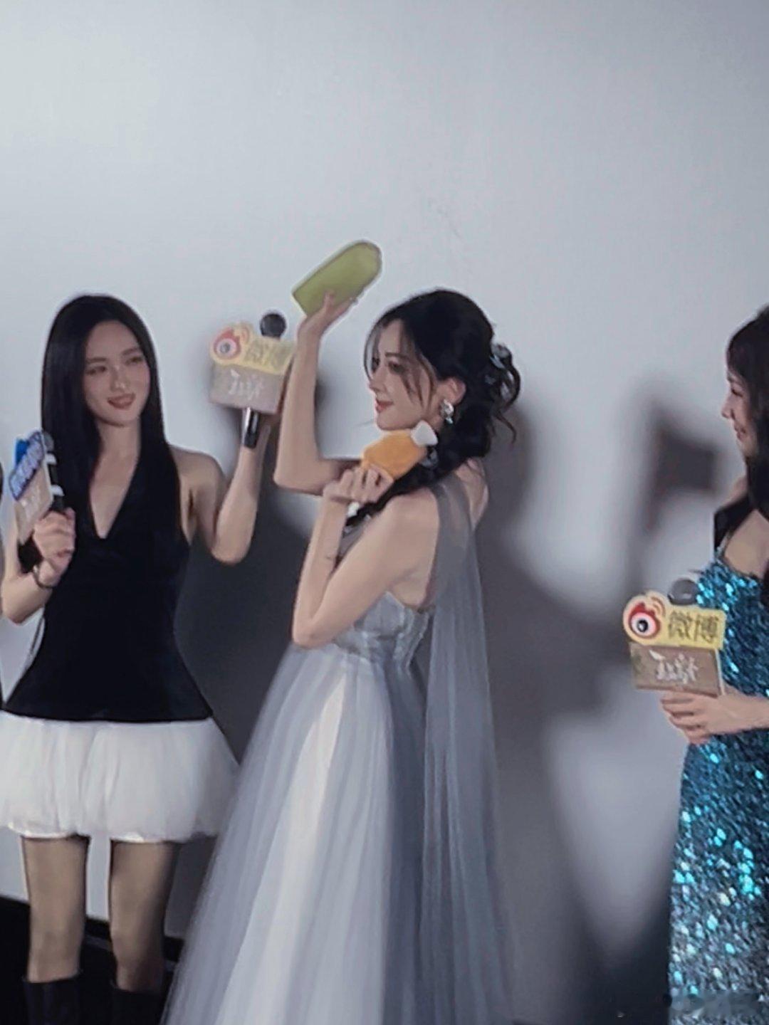 玉茗茶骨 玉米排骨玉茗茶骨 娜扎的反应力绝了！口误造就玉米排骨名场面，不慌不忙还