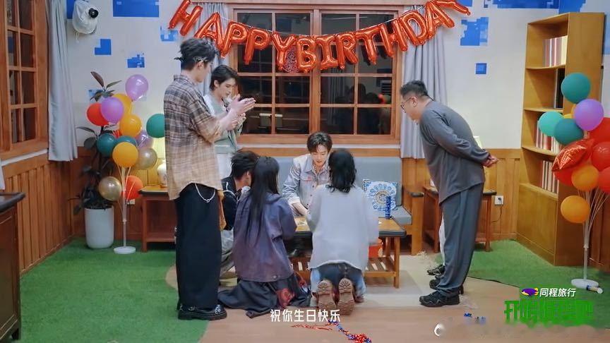刘宇宁在开推过上生日了刘宇宁怎么在开推过上生日了 开推这节目组挺会安排，刘宇宁生