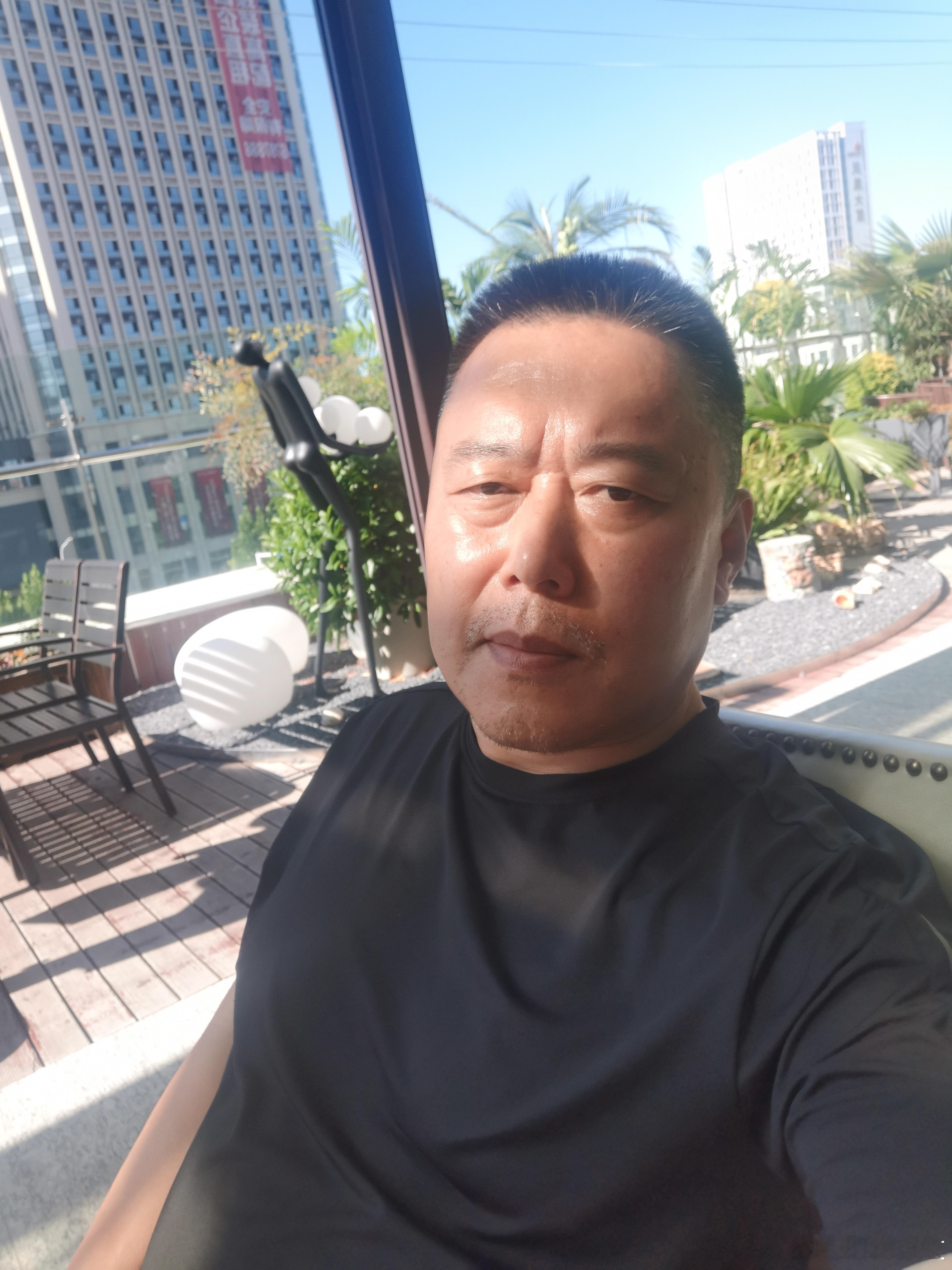 流水它带走了光阴的故事，改变了我们。 ​​​