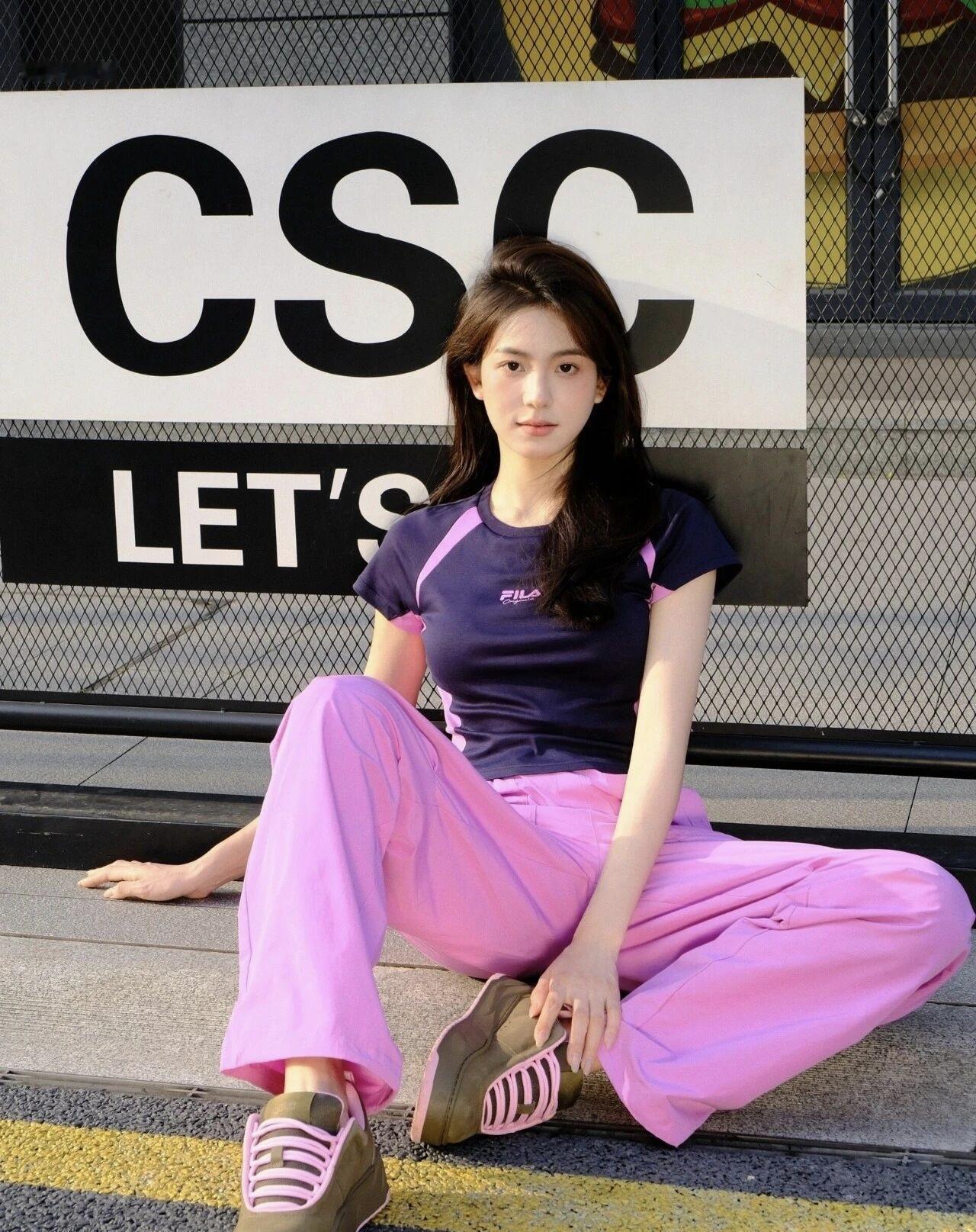 街头风的浪漫是粉紫给的，CSC的午后自带滤镜