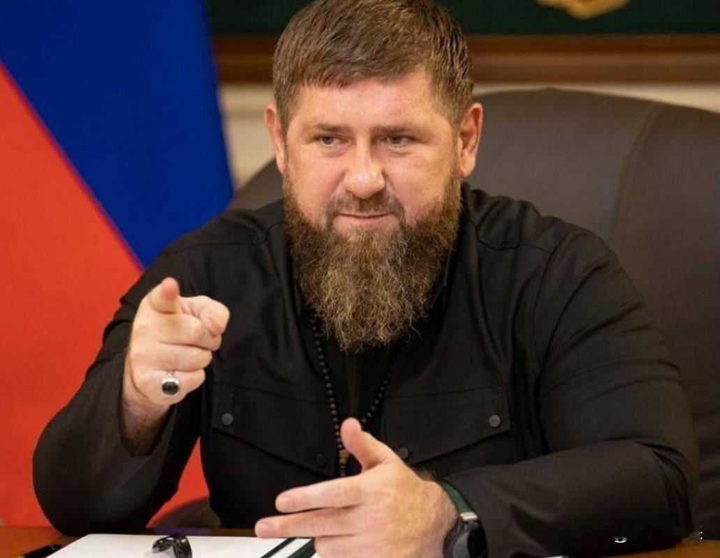 车臣武装卡德罗夫让普京又爱又恨

一旦普京不在，车臣武装将会很难控制，迅速失控，