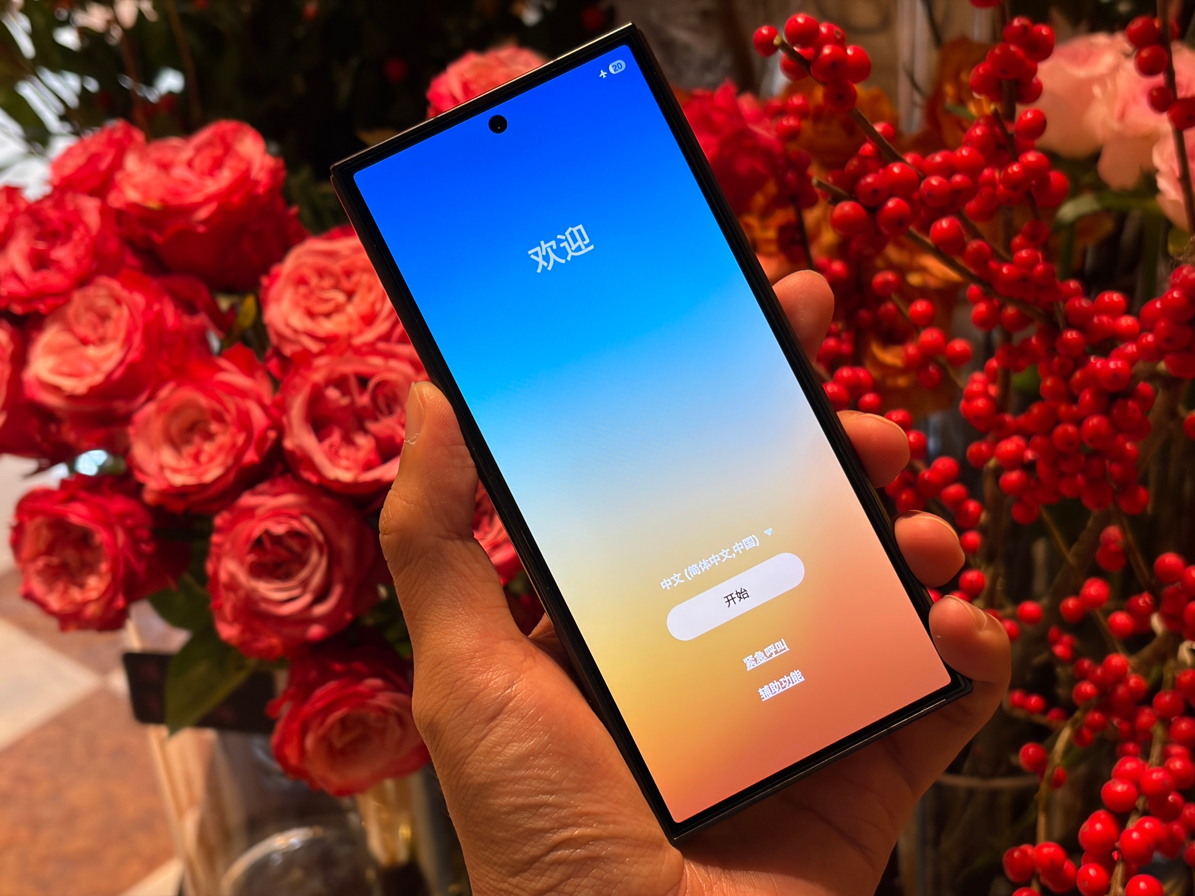 给大家实拍一下三星Galaxy Z TriFold三折叠手机，其实上手后，你还是