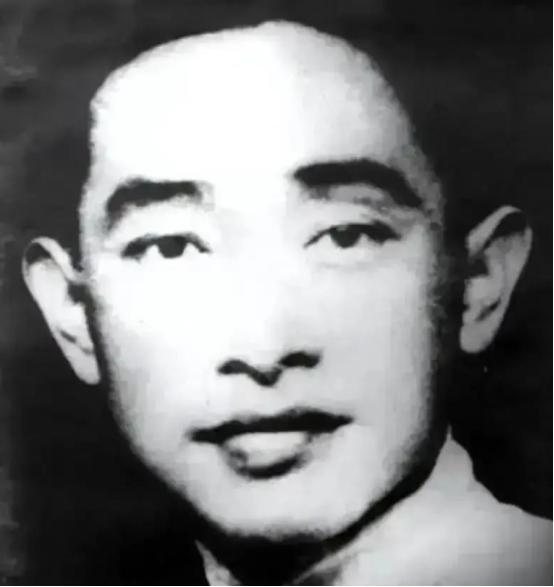1928年，共产党员梅大栋被捕，敌人为了羞辱他，故意把他和偷牛贼关在一起，谁知偷