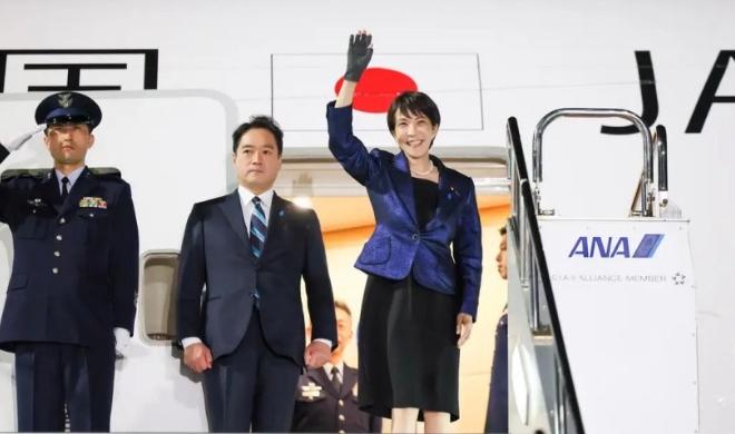 高市早苗落地美国！给特朗普送上“250”大礼

3月18日晚上，高市早苗乘坐专机