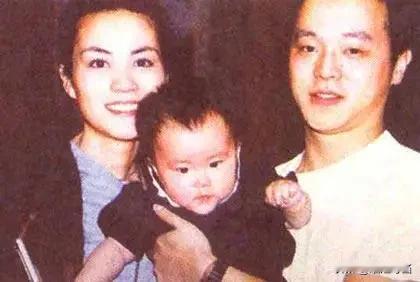 王菲和窦唯也好，谢霆锋和王菲也好，都让我们明白了一个道理：年轻时，遇见太惊艳的人