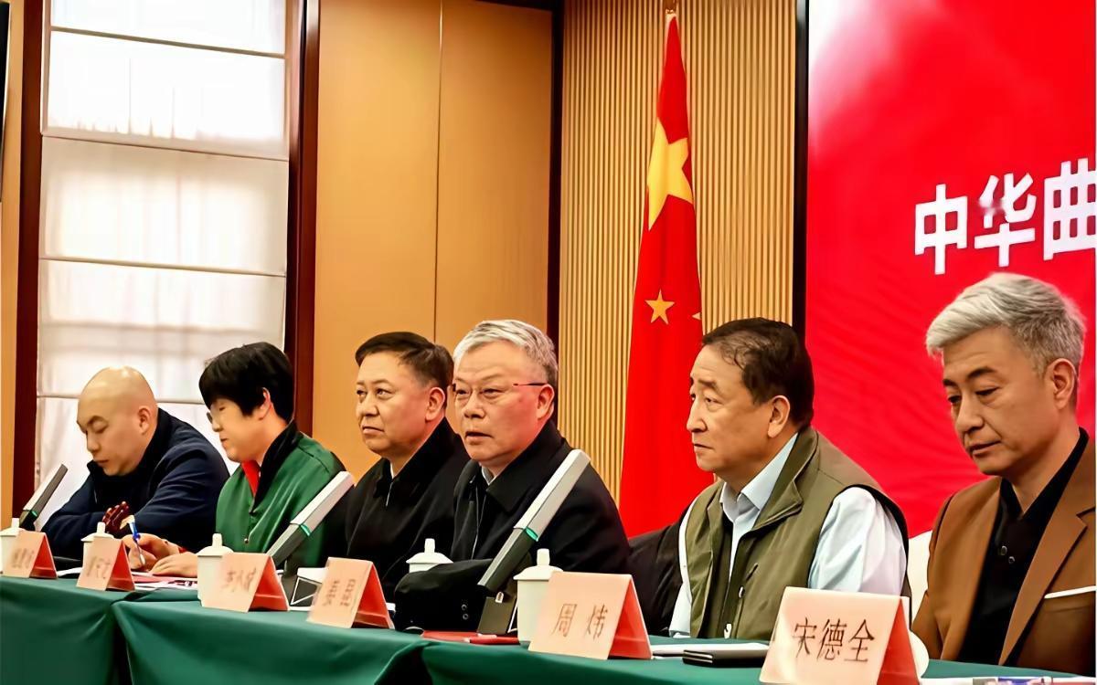 二人转演员程野当选中国曲协副主席。
程野是辽宁省葫芦岛市兴城人，14岁便踏上从艺