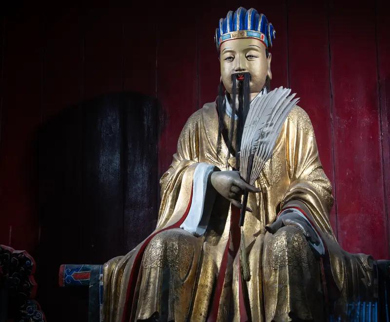 诸葛亮那可是写了不少经典之论，就像文坛里的“超级巨星”。《隆中对》更是一绝，建安