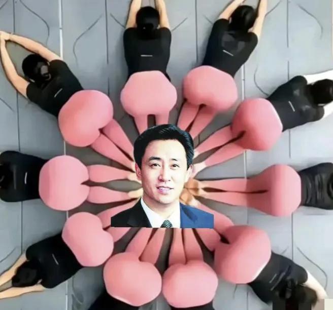 ◆歌舞团

作者: 黄永强

两百个美女跳舞
为企业撑场面
音乐响起
灯光璀璨