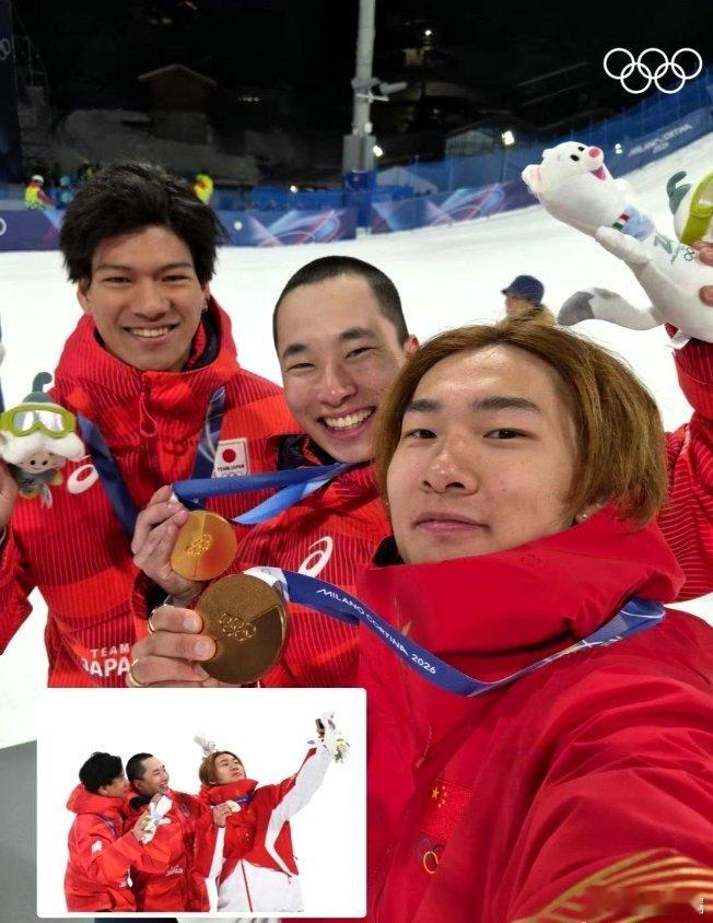 苏翊鸣微博晒奖牌苏翊鸣给日本教练戴铜牌庆生苏翊鸣微博晒出米兰冬奥铜牌，这枚奖牌是